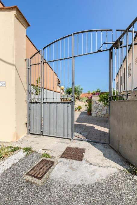 Casa “Oasi Del Mare” Appartement Livorno Buitenkant foto